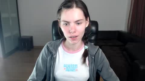 Snapshot of ameliereve chatting on September 17, 4:27 pm Amelie online show from September 17, 4:27 pm