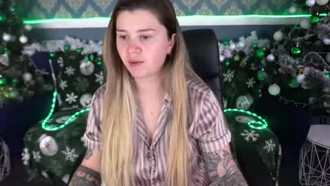 amellymillyy online show from December 22, 1:47 pm