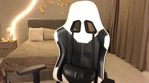 Ammy  dont forget to thumbs up me  online show from December 15, 3:56 am