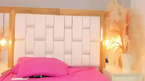 ammy_wood_ online show from September 18, 12:31 am