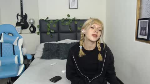 Snapshot of amnesiia_ chatting on September 29, 1:38 pm Amnesia online show from September 29, 1:38 pm