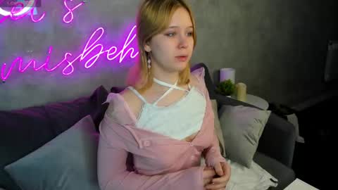 Snapshot of amy_kimberlly chatting on February 11, 5:37 am Amy online show from February 11, 5:37 am