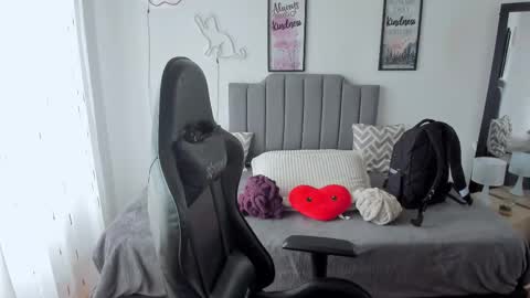 Snapshot of amy_sophiaa chatting on October 20, 12:52 pm Amy sophia 3 online show from October 20, 12:52 pm