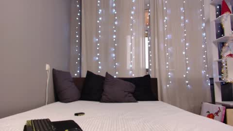 amylanee online show from December 17, 7:01 am