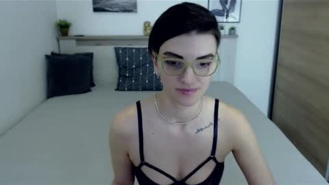 Snapshot of amylexy chatting on February 1, 4:33 pm Hi there guys  My pleasure in your hands  pvt is open online show from February 1, 4:33 pm