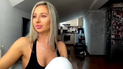 amyroberta92 online show from October 16, 7:33 am