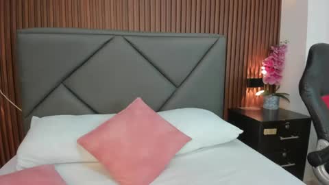 Ana online show from April 15, 7:03 pm