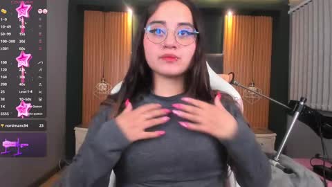 Ana online show from December 6, 8:06 pm