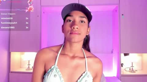 anaacollins_ online show from March 22, 11:38 am