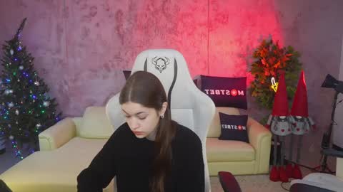 Snapshot of anabel2054 chatting on December 19, 12:01 pm Sweet girls online show from December 19, 12:01 pm