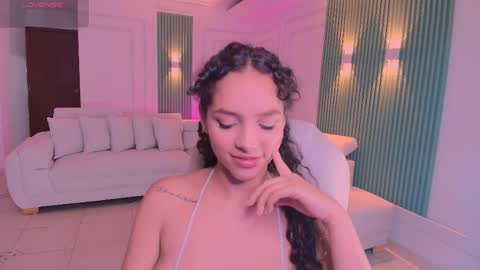 Anahi Curlie online show from April 2, 3:15 am