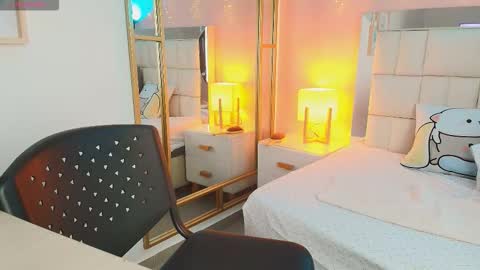 Anahi  online show from January 9, 8:02 pm