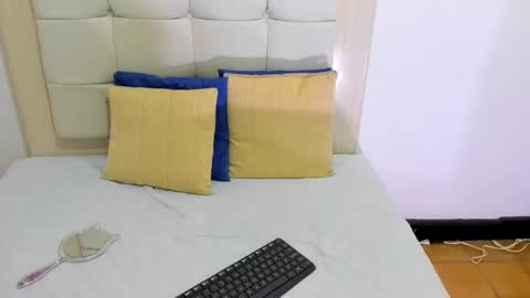 ANAIS EVANZ  online show from December 3, 12:59 pm