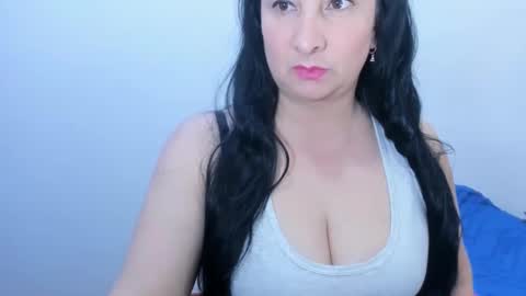 Snapshot of anamaria288 chatting on January 23, 2:33 am anamaria288 online show from January 23, 2:33 am