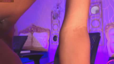 anamonroee online show from April 17, 9:28 pm