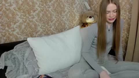 anayalowe online show from May 5, 10:29 am