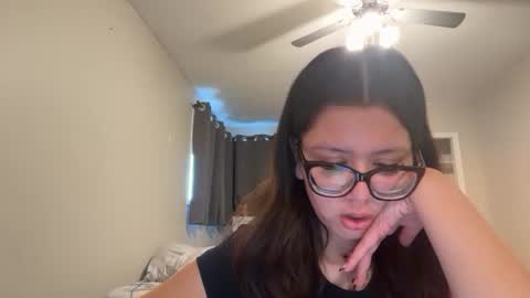 anditspinkxo online show from June 12, 9:01 pm