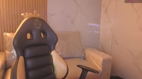 Andrea Ramos online show from December 1, 8:55 pm