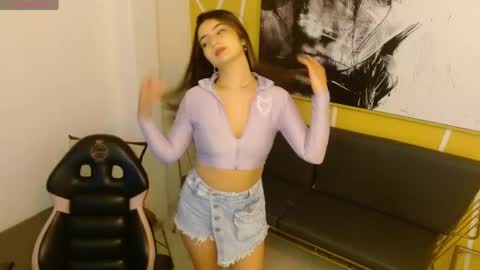 angeel queen  online show from April 13, 1:34 pm