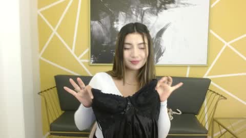 angeel queen  online show from March 31, 1:22 pm