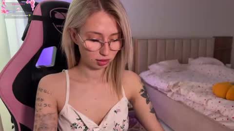 angel_ariela online show from March 15, 8:38 am