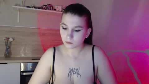 Snapshot of angel_gelya chatting on October 9, 12:53 pm Angel online show from October 9, 12:53 pm