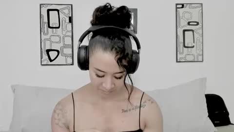 Angel online show from February 1, 7:12 pm