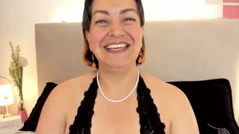 angel_velvet_ online show from December 17, 1:48 pm