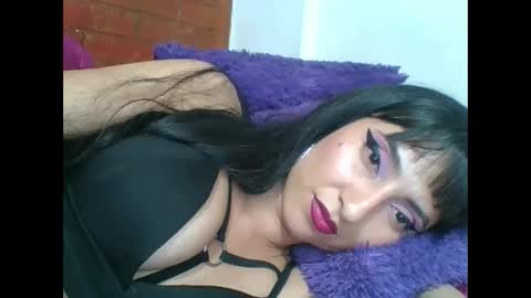 Snapshot of angela_mis chatting on October 6, 10:58 pm Angela online show from October 6, 10:58 pm