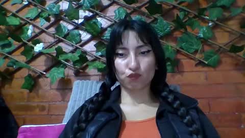 Snapshot of angela_mis chatting on October 20, 1:52 am Angela online show from October 20, 1:52 am