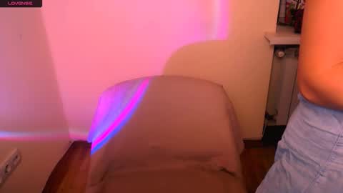 Snapshot of angelalice_ chatting on September 29, 9:25 am Alice online show from September 29, 9:25 am