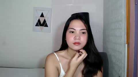 Snapshot of angelavida chatting on October 21, 1:31 am angel- i am new here please do understand that i only get naked on private room thank you online show from October 21, 1:31 am