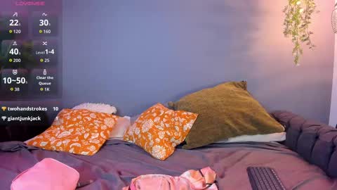 Snapshot of angeliique_ chatting on October 7, 10:03 pm Angelique online show from October 7, 10:03 pm