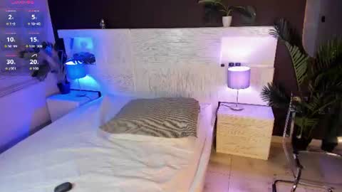angelina_hilton online show from July 7, 11:35 am