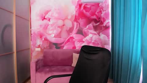 AngelinaLow online show from September 21, 11:20 am