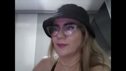 Snapshot of angelinna_12 chatting on September 26, 8:34 am angelinna_12 online show from September 26, 8:34 am