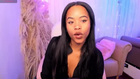 Snapshot of angelsmia_ chatting on October 28, 5:02 am  MIA available content ask online show from October 28, 5:02 am