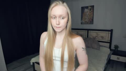 Violet online show from April 4, 7:56 pm