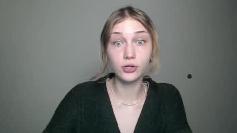 Snapshot of anisiaaa_lovesyou chatting on October 24, 7:32 pm Anisia online show from October 24, 7:32 pm