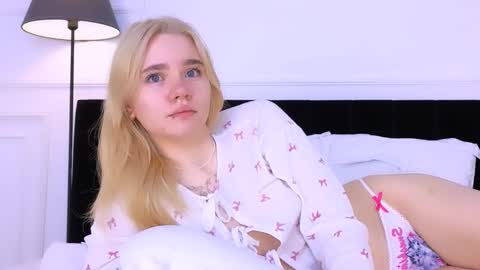 AnnaBelle online show from October 22, 2:27 am