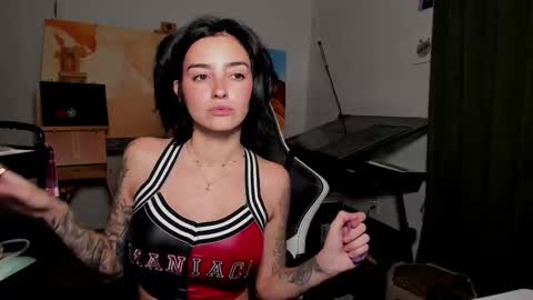 Snapshot of annaforevers chatting on October 31, 1:07 am Anna Forevers online show from October 31, 1:07 am