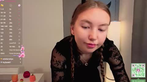 Snapshot of annamarie_foryou chatting on October 5, 6:18 am Holly Molly Im Polly online show from October 5, 6:18 am