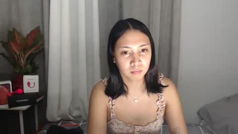 anne_chanelx online show from February 5, 7:06 pm