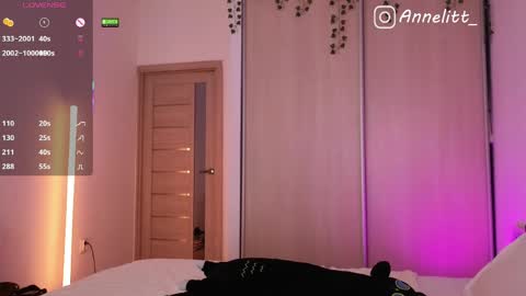 annelitt online show from March 30, 6:51 pm