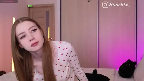 annelitt online show from March 20, 8:47 pm