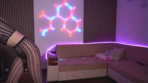 Annemanifique  Anne   Lara Kelly  online show from March 4, 1:45 am