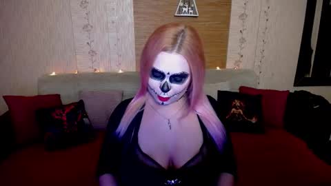 AnnessixReign online show from October 31, 1:04 pm