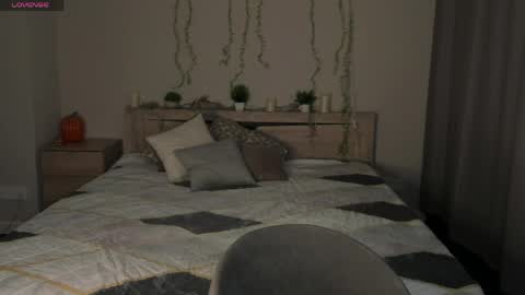 Joyce Howard online show from April 4, 1:04 am