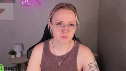 Joyce Howard online show from April 2, 2:09 am