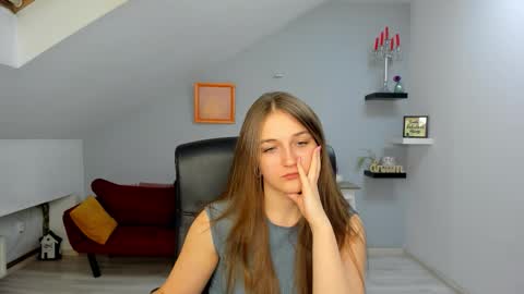 annewilsonn online show from February 9, 3:47 pm